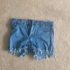 Stretchy frayed end shorts